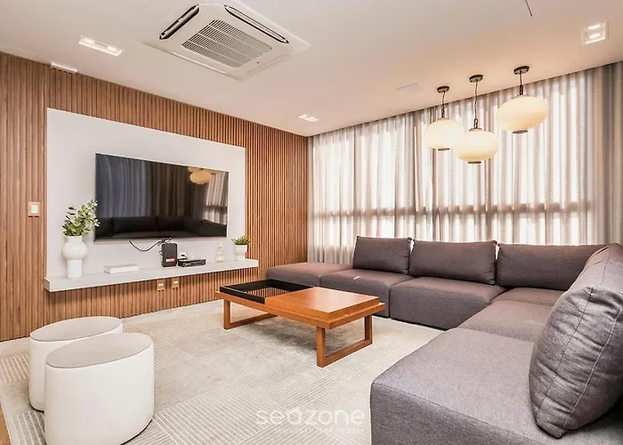 Estudio Em Predio Com Piscina Em - Jre Porto Alegre